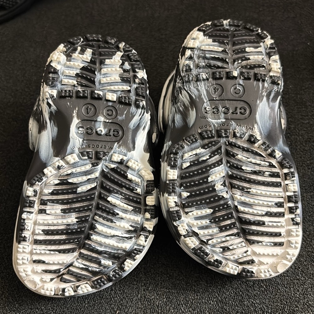 Toddler Crocs - Picture 3 of 7